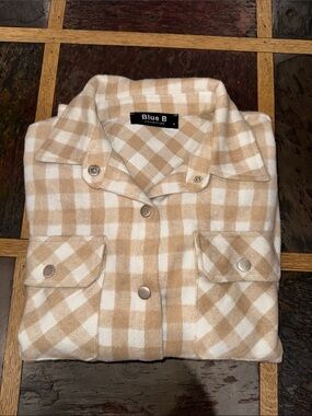 Blue B Plaid Snap-Front Cardigan Jacket in Cream and Tan